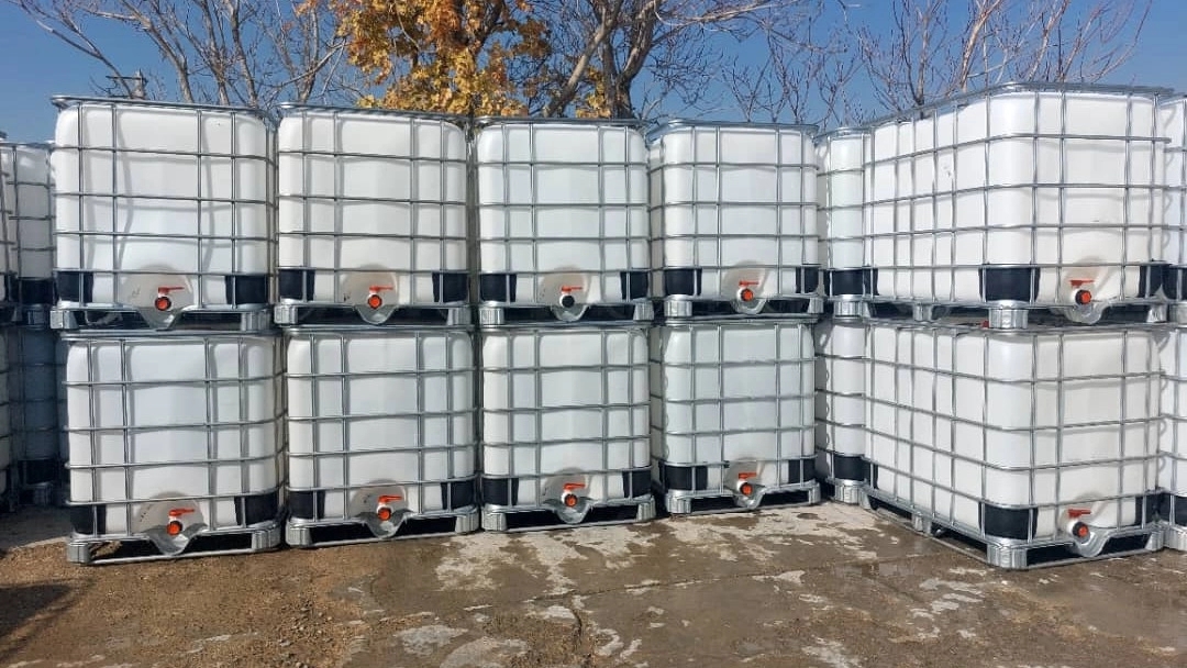 Selling 1000 liter IBC tanks in Gilan with excellent quality and free installation Selling 1000 liter IBC tanks in Gilan with excellent quality and free installation